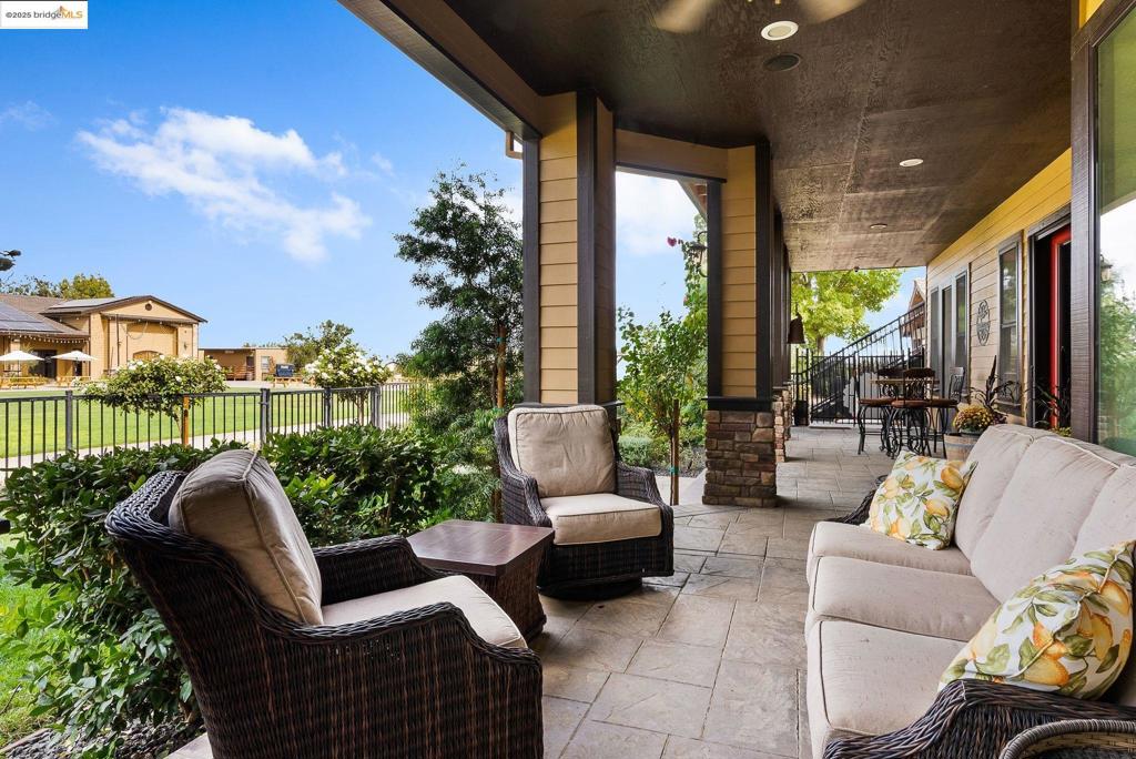 DISCOVERY  BAY - Residential