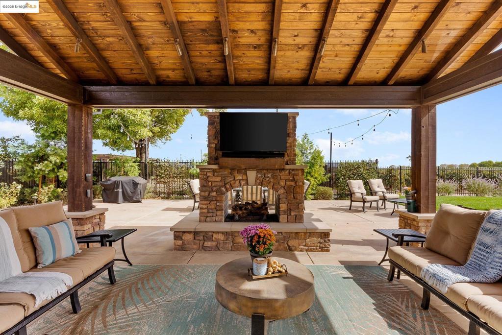 DISCOVERY  BAY - Residential