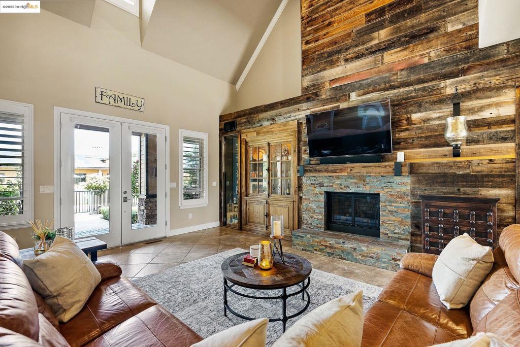 DISCOVERY  BAY - Residential