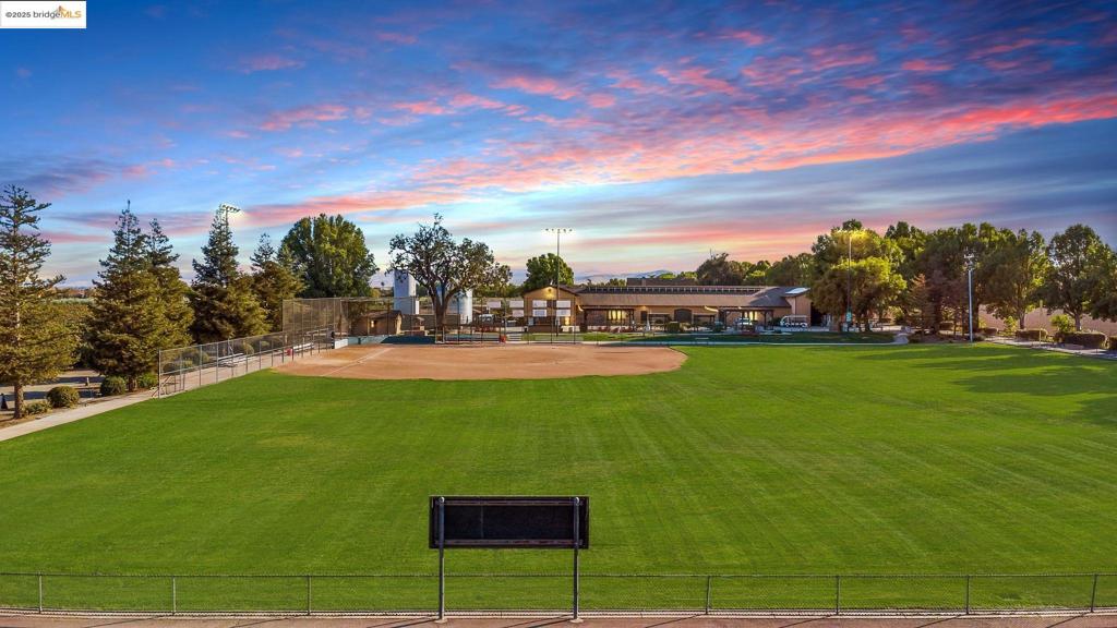 DISCOVERY  BAY - Residential