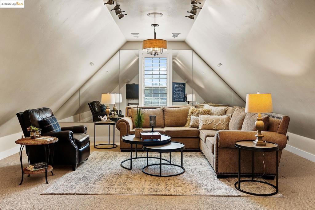 DISCOVERY  BAY - Residential