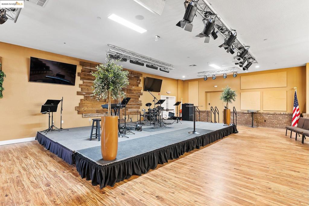 DISCOVERY  BAY - Residential