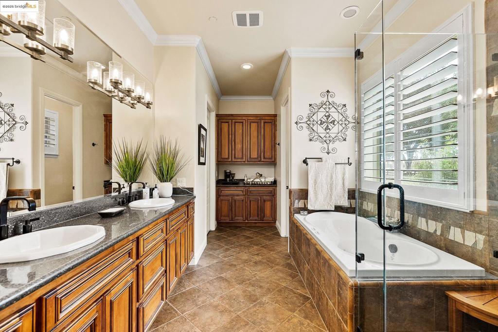 DISCOVERY  BAY - Residential