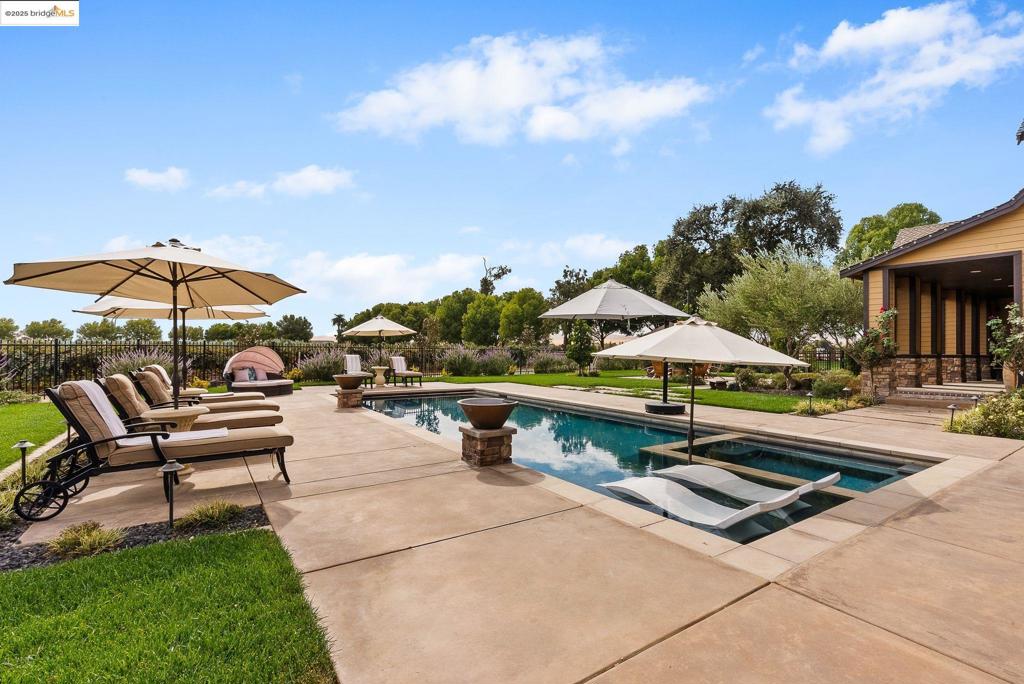 DISCOVERY  BAY - Residential