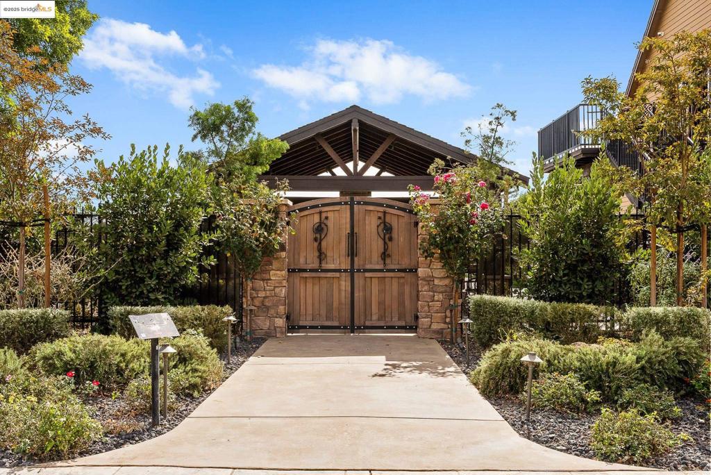 DISCOVERY  BAY - Residential