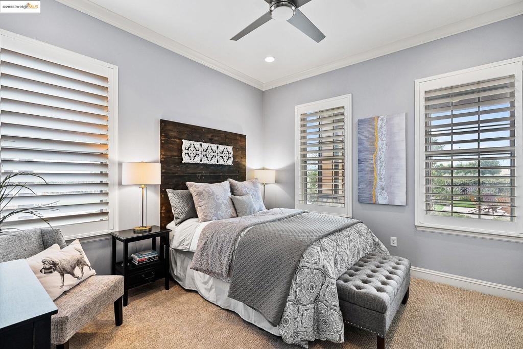 DISCOVERY  BAY - Residential