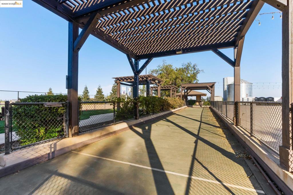 DISCOVERY  BAY - Residential