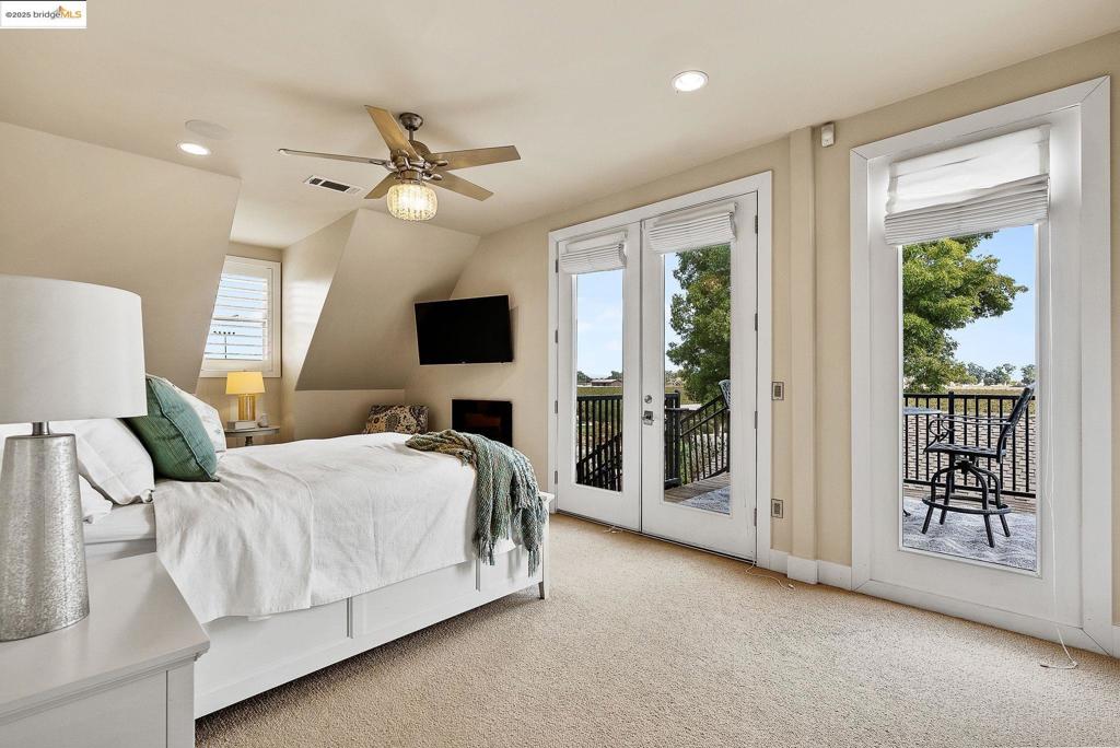 DISCOVERY  BAY - Residential