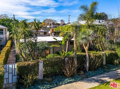 Photo of 609 N Doheny Drive #D, Beverly Hills, CA 90210 (MLS # 26673089)