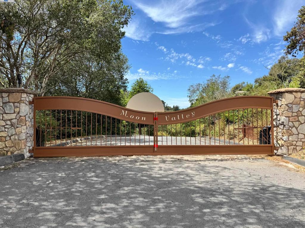 905 Moon Valley Ranch Rd