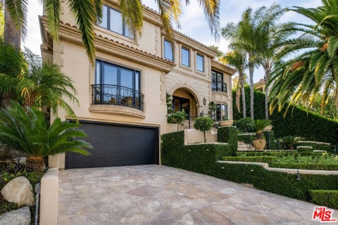 Photo of 14155 Beresford Road, Los Angeles, CA 90210 (MLS # 26876563)