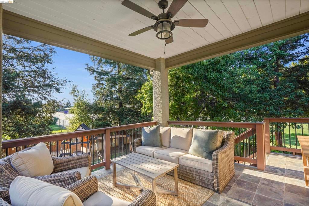 1049 Meadowgate Way