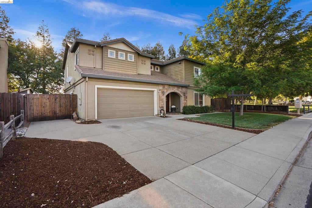 Photo of 1049 Meadowgate Way Way, Brentwood, CA 94513 (MLS # 41146345)