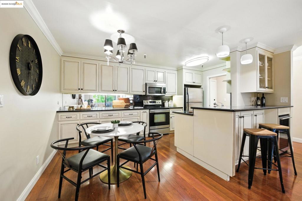 303 Adams St 207