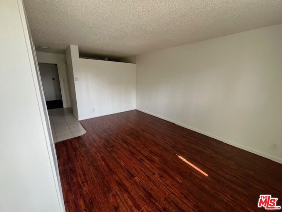 8615 Balboa Boulevard