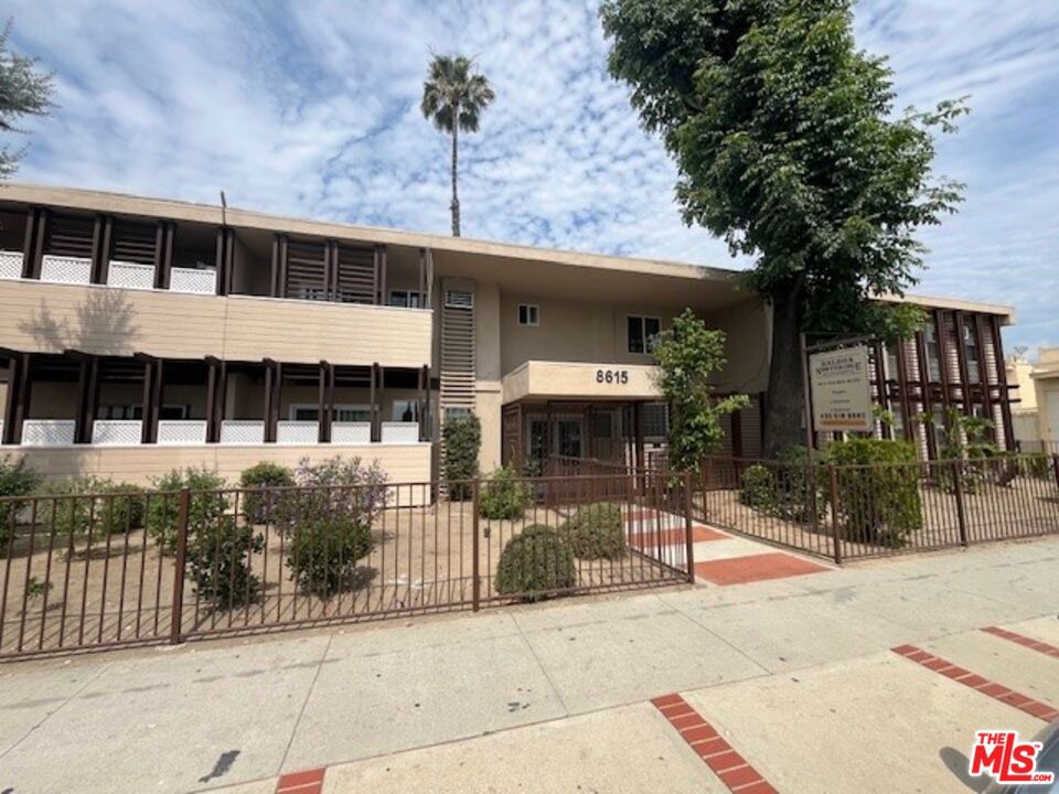 8615 Balboa Boulevard