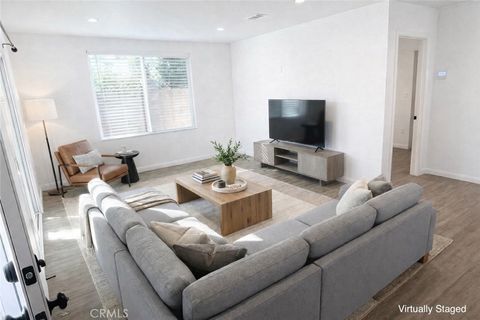 Photo of 6219 Glide Avenue, Woodland Hills, CA 91367 (MLS # SR26020812)