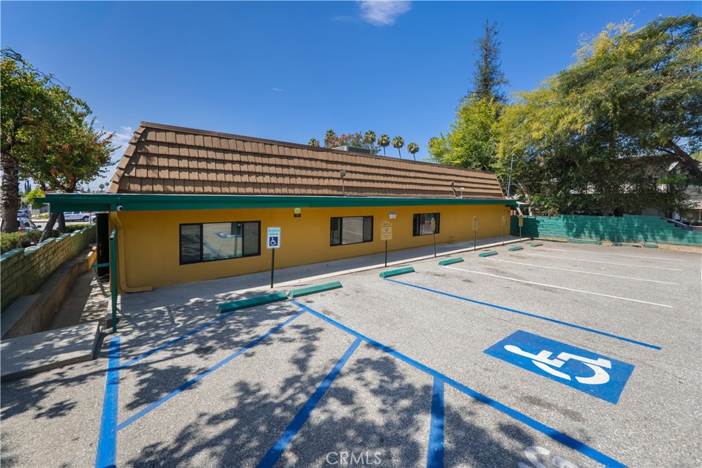 635 W Foothill