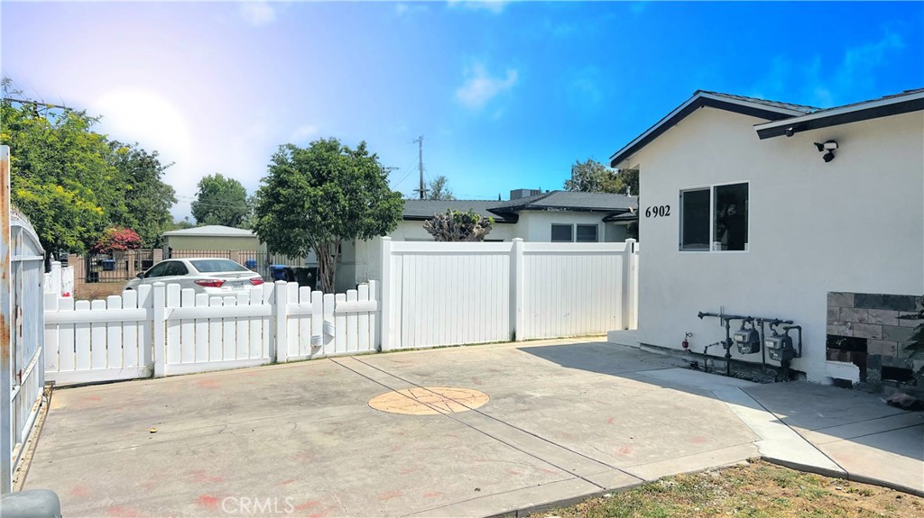 6900 Oso Avenue