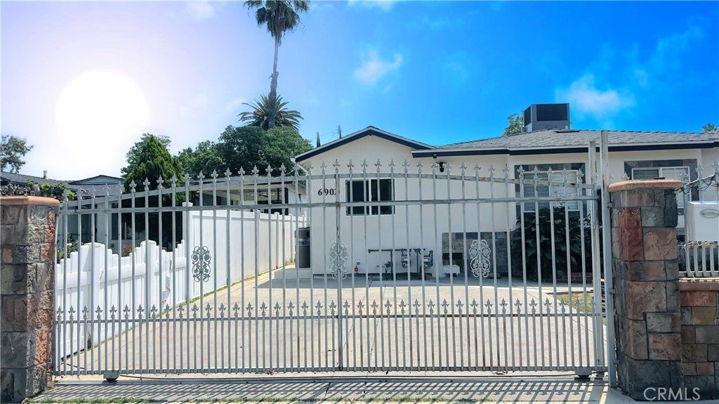 6900 Oso Avenue