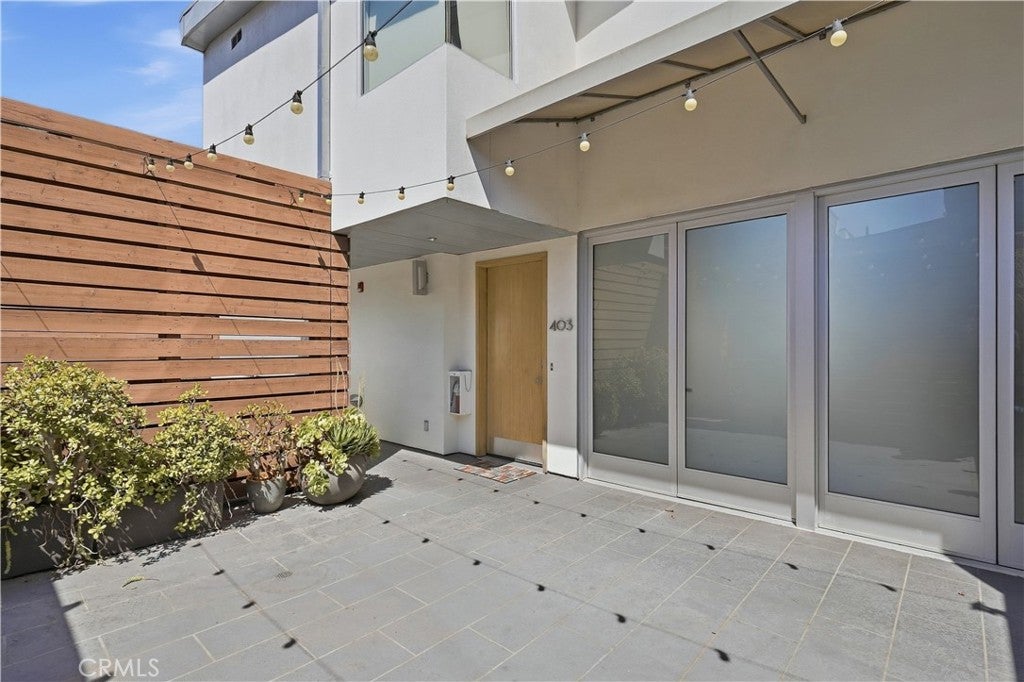 141 S Hudson Avenue 403