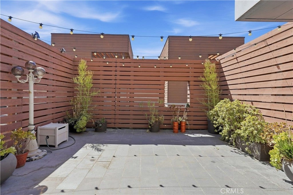 141 S Hudson Avenue 403