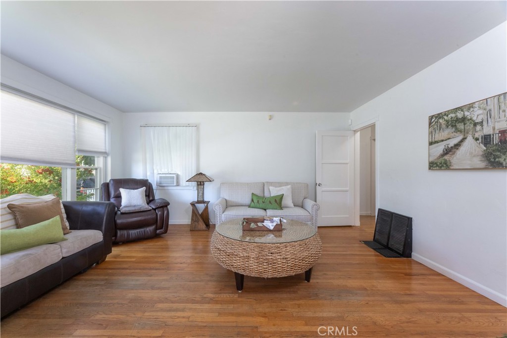 4502 Adenmoor