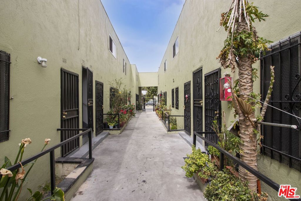 11204 S Broadway