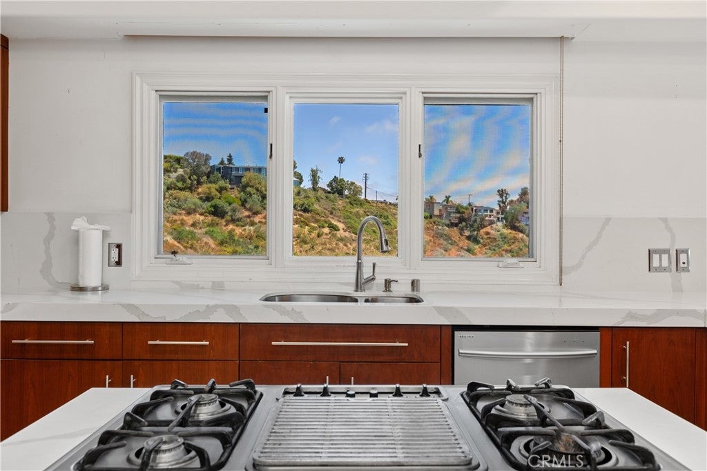 2365 Hillview Drive, Laguna Beach CA 92651 - Photo 17