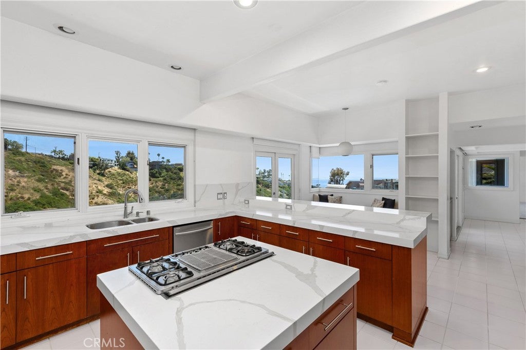 2365 Hillview Drive, Laguna Beach CA 92651 - Photo 18