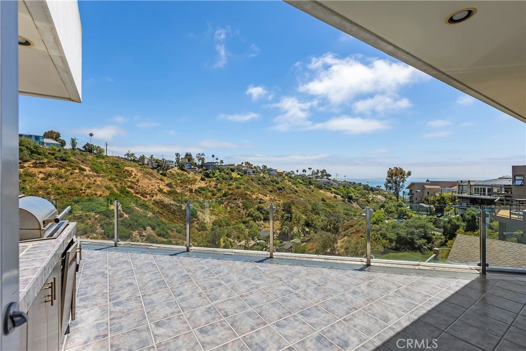 2365 Hillview Drive, Laguna Beach CA 92651 - Photo 23