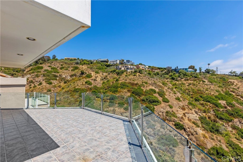 2365 Hillview Drive, Laguna Beach CA 92651 - Photo 21