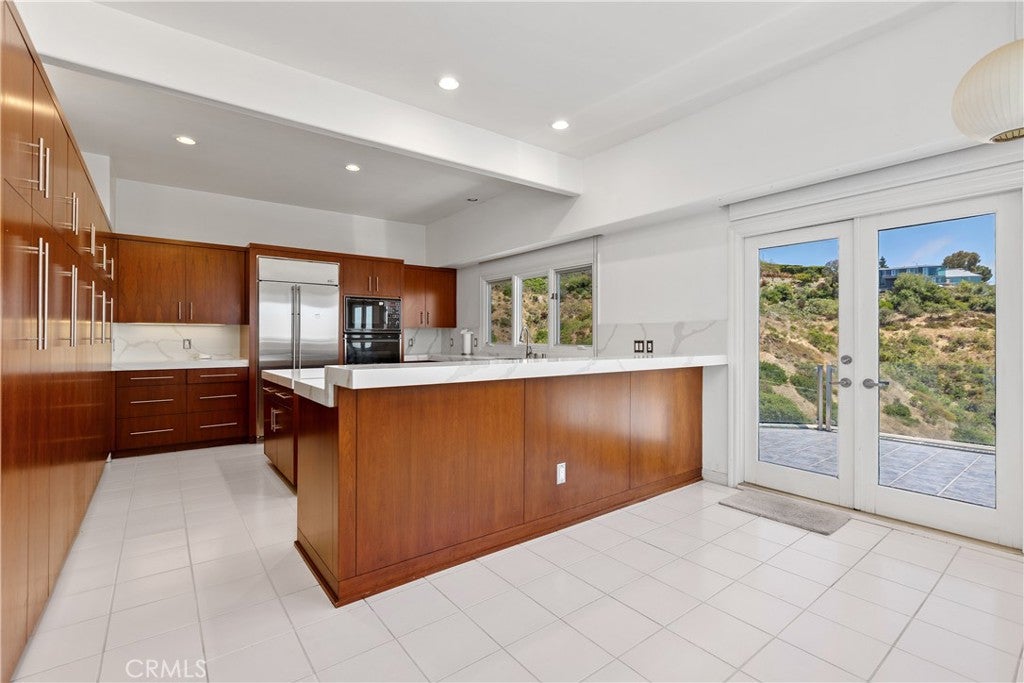 2365 Hillview Drive, Laguna Beach CA 92651 - Photo 14
