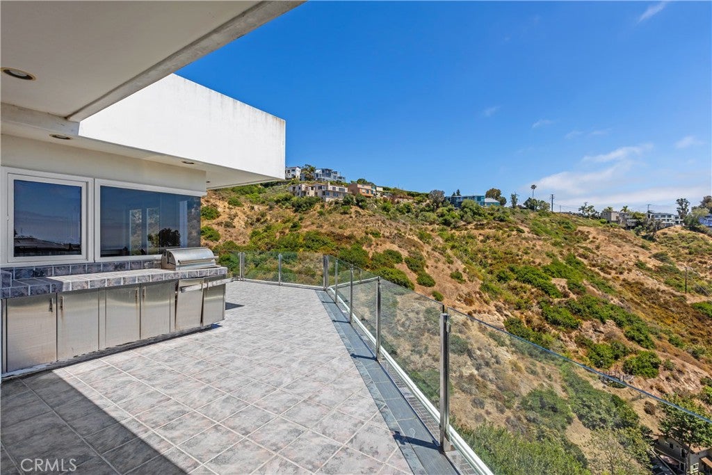 2365 Hillview Drive, Laguna Beach CA 92651 - Photo 22