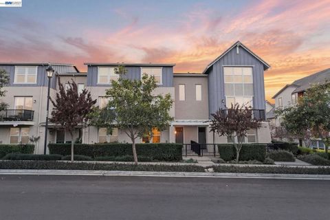 Photo of 2336 2336 Carbondale Way Way, Dublin, CA 94568 (MLS # 41126220)