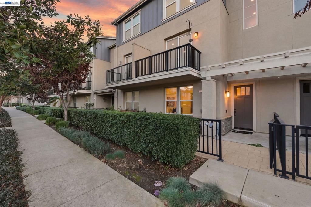 2336 2336 Carbondale Way