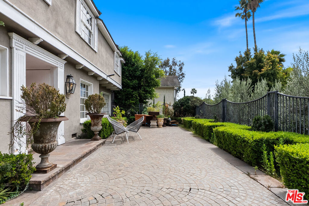 1450 N Doheny Drive