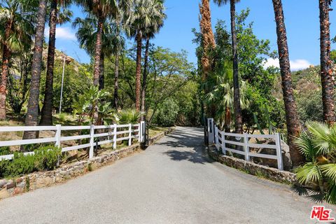 Photo of 260 Loma Metisse Road, Malibu, CA 90265 (MLS # 26808577)