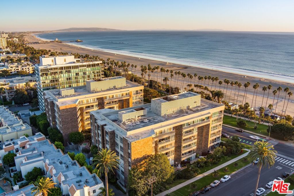 Photo of 515 Ocean Avenue #NPH B, Santa Monica, CA 90402 (MLS # 26873841)
