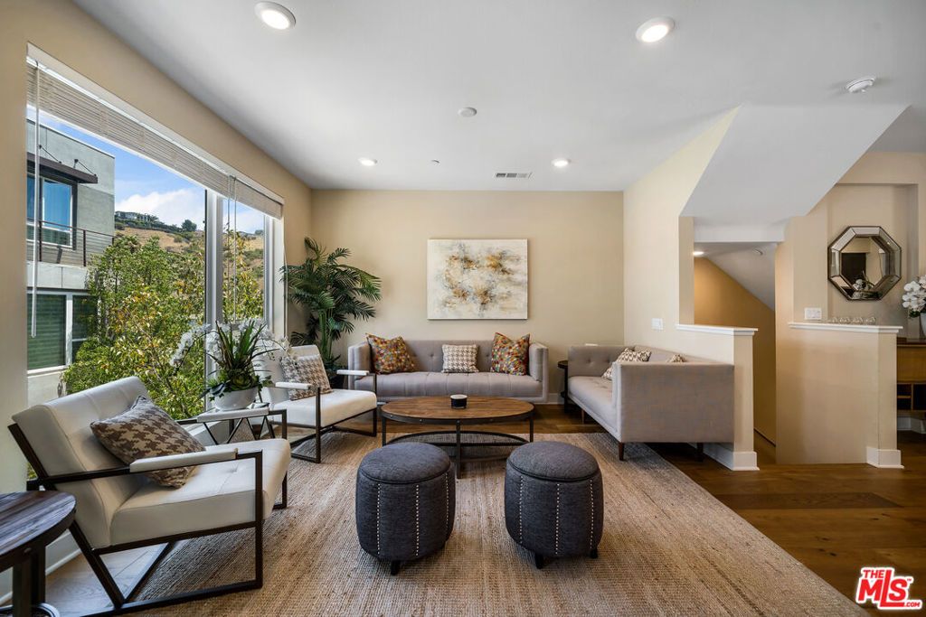 Photo of 6746 W Gill Way, Los Angeles, CA 90068 (MLS # 25564717)