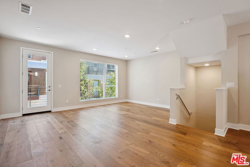 Photo of 6746 W Gill Way, Los Angeles, CA 90068 (MLS # 25564717)