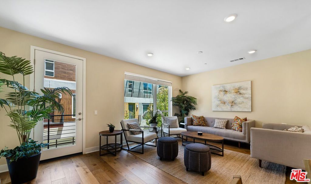 Photo of 6746 W Gill Way, Los Angeles, CA 90068 (MLS # 25564717)