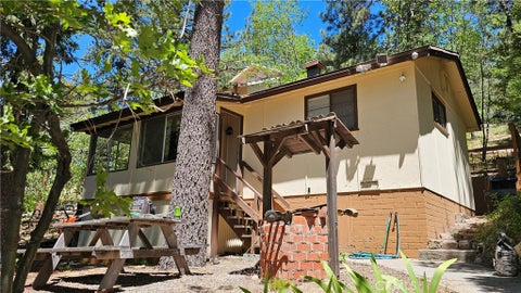 Photo of 32800 Willow LN, Running Springs, CA 92382 (MLS # DW26136092)