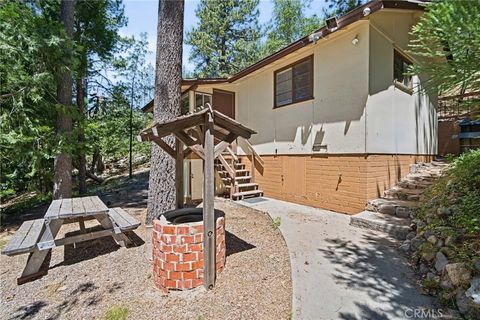 Photo of 32800 Willow LN, Running Springs, CA 92382 (MLS # DW26136092)