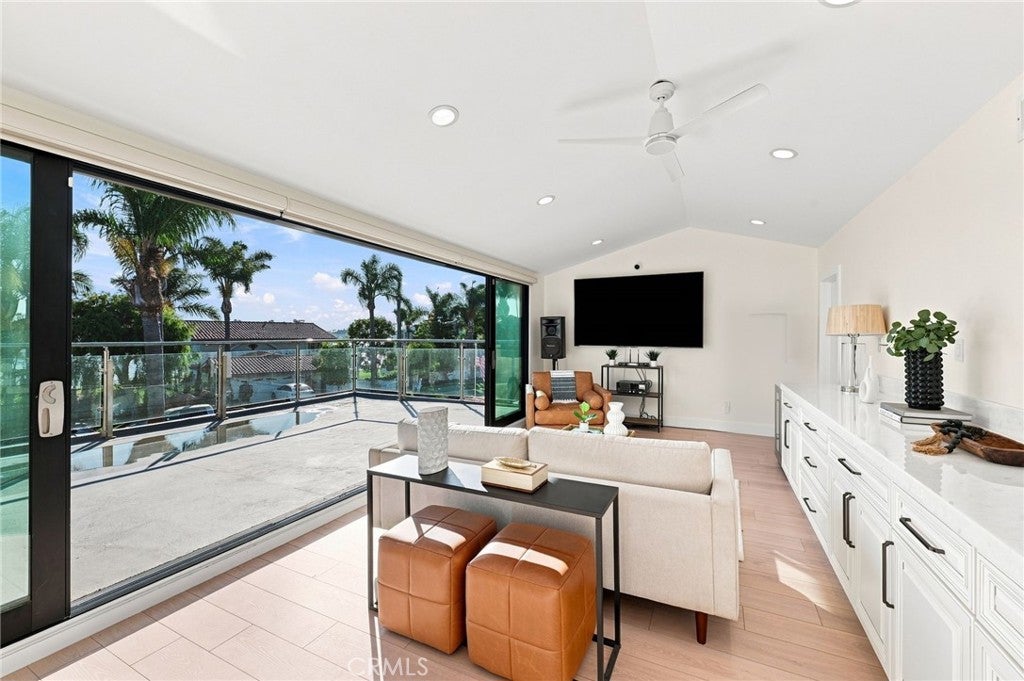 16572 Carousel, Huntington Beach CA 92649 - Photo 30