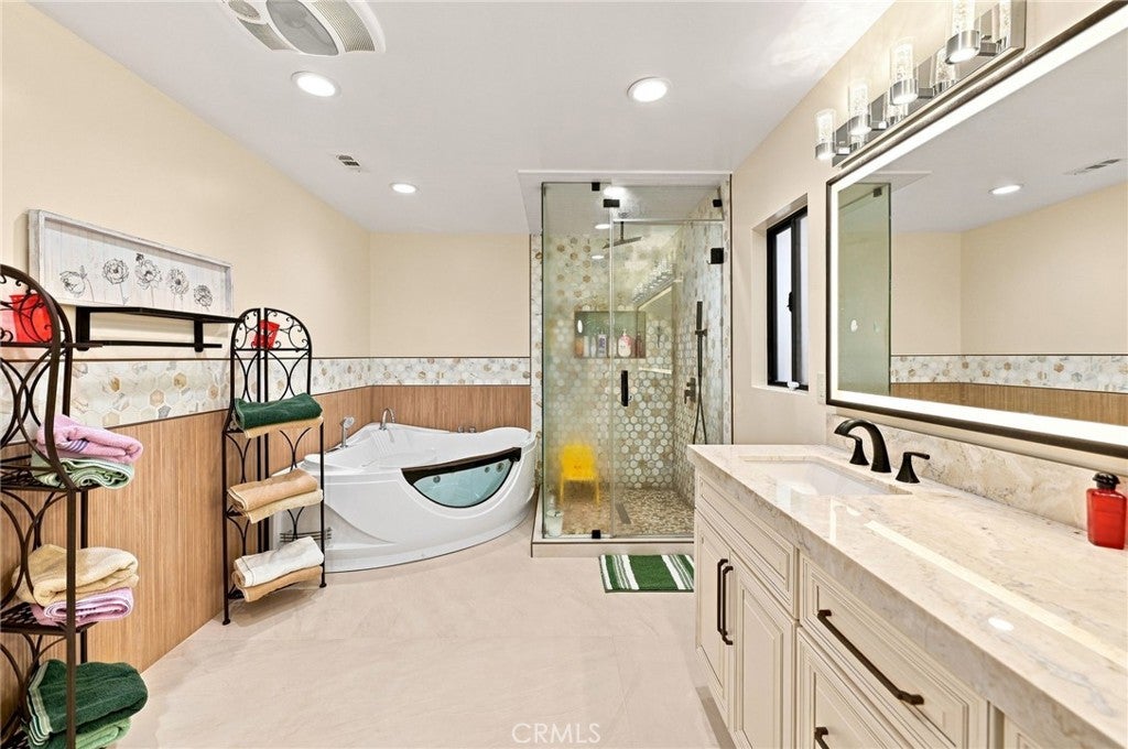 16572 Carousel, Huntington Beach CA 92649 - Photo 35