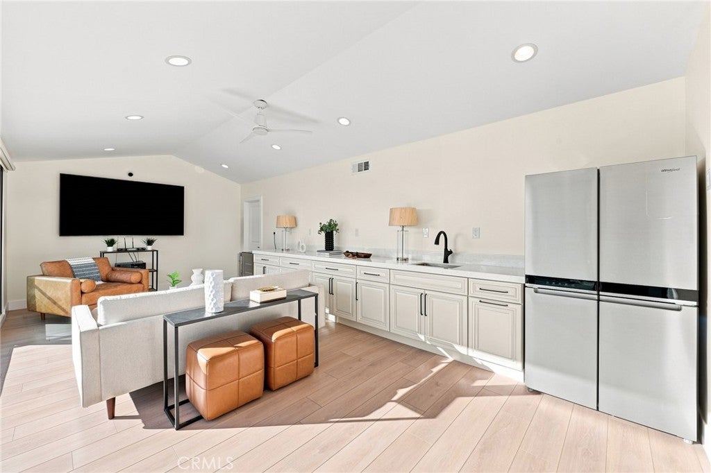 16572 Carousel, Huntington Beach CA 92649 - Photo 32