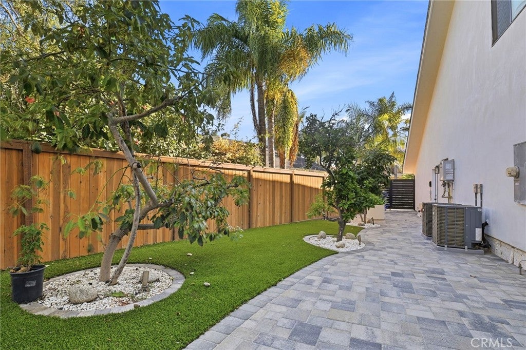 16572 Carousel, Huntington Beach CA 92649 - Photo 23