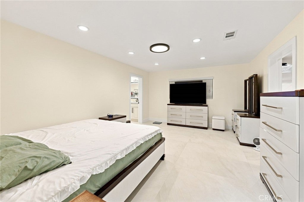 16572 Carousel, Huntington Beach CA 92649 - Photo 34