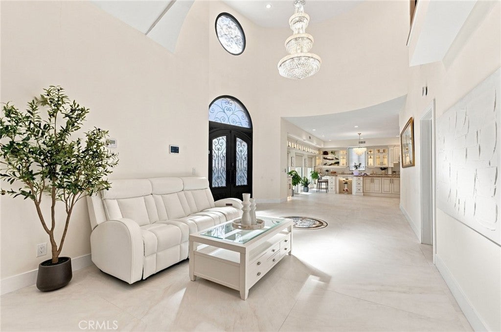 16572 Carousel, Huntington Beach CA 92649 - Photo 12